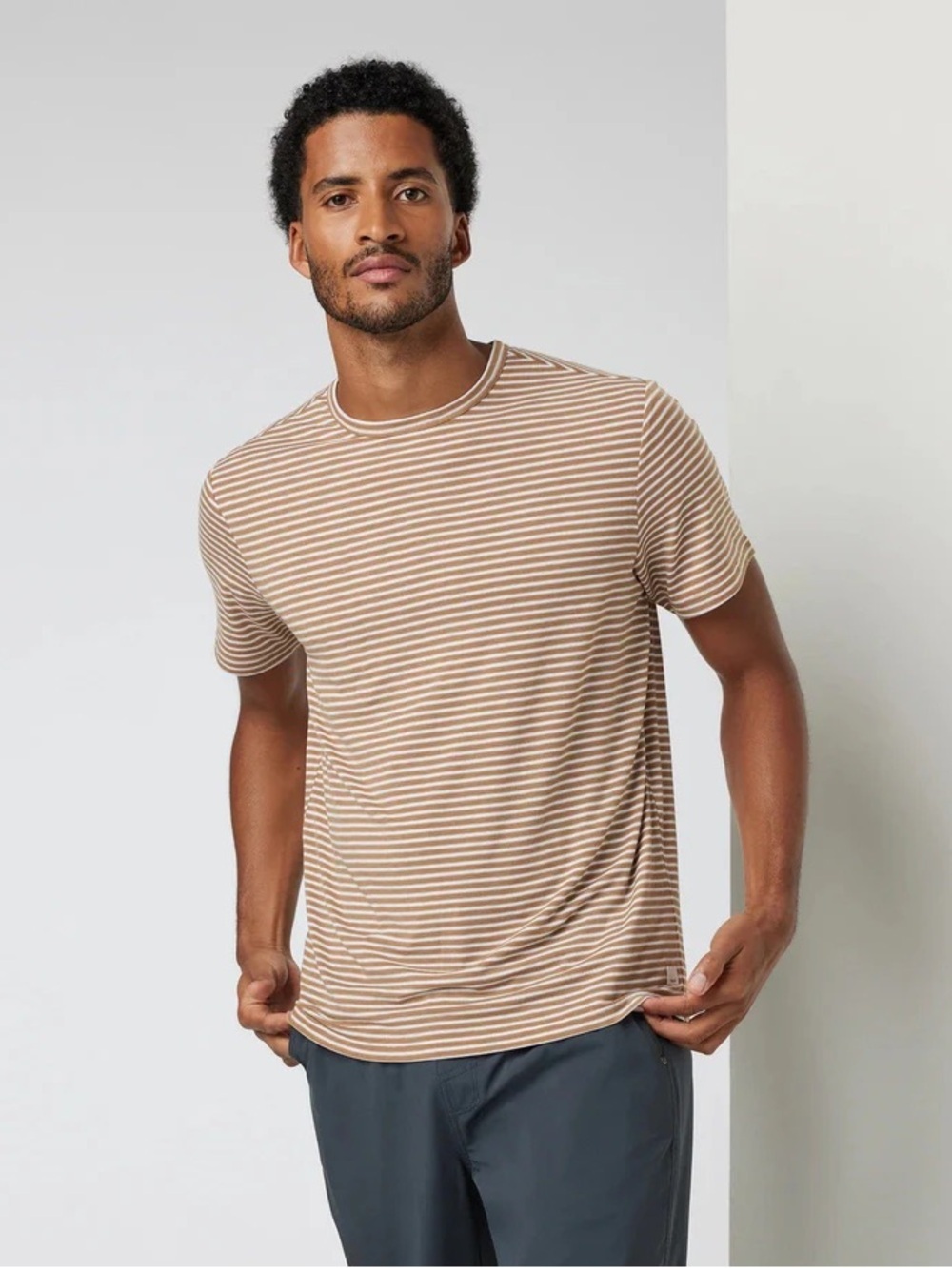 Vuori Men’s Current Stripe Shortsleeve Tee -